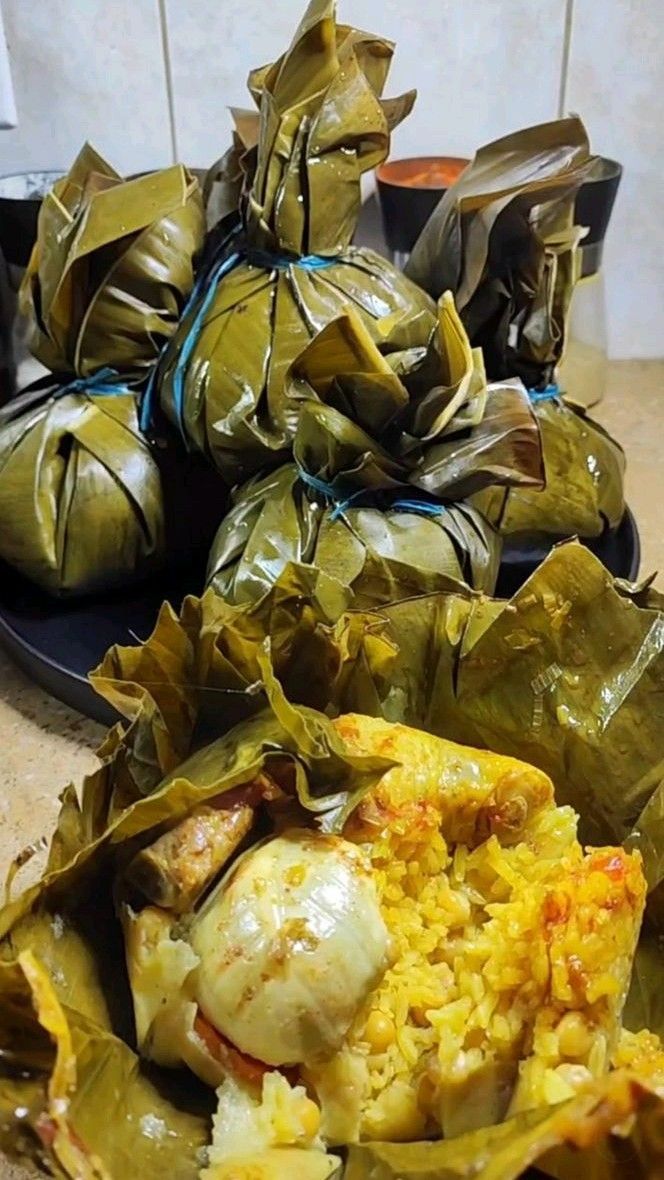 Varios tamales recién empacados, listos para el domicilio