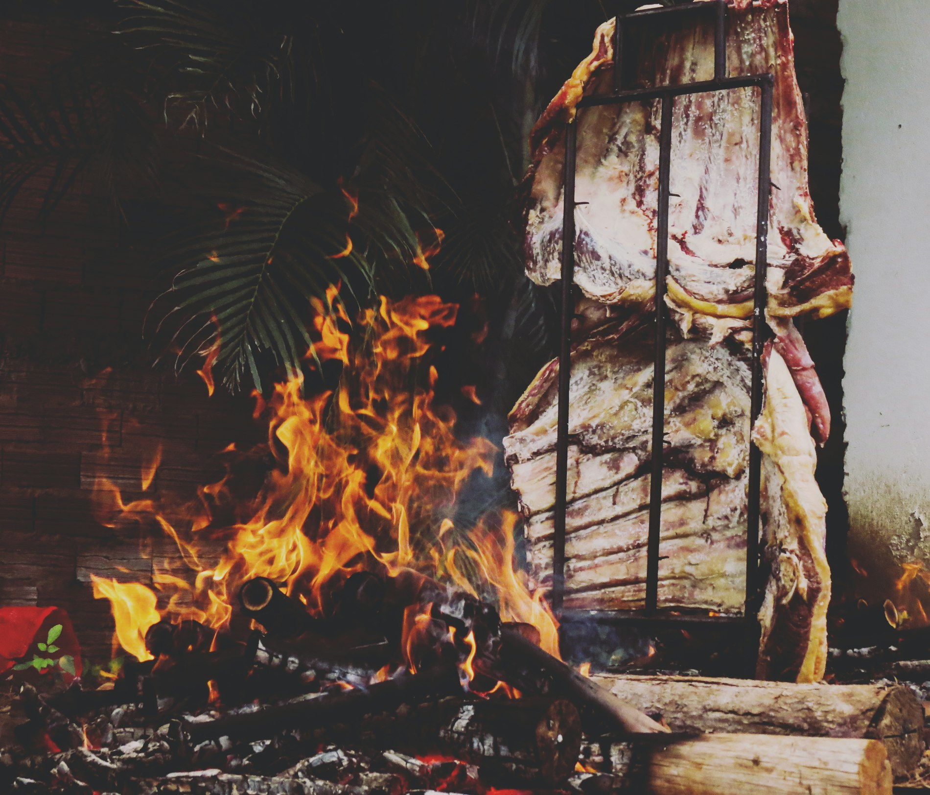 Carne en vara al fuego